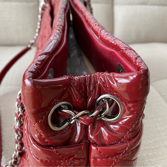 CHANEL red patent leather quilted bag - Picture 16 of 16